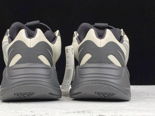 FY3729 MNVN Boost 700 Adidas Bone Yeezy 1019